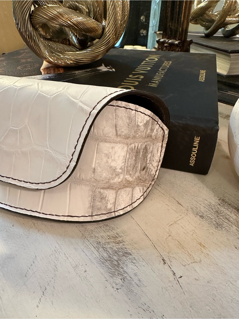 Authentic Himalayan Crocodile Skin Sun Glasses Case with custom Interior - Picture 4 of 4
